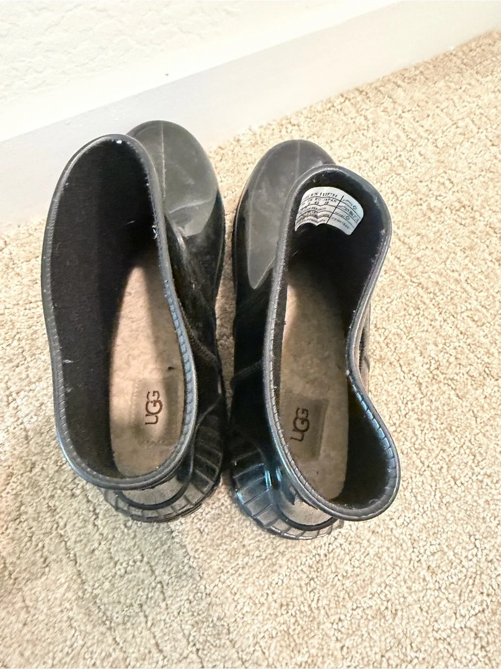 UGG shiny waterproof
